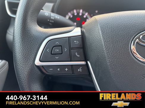 Used 2023 Toyota Highlander L image 14