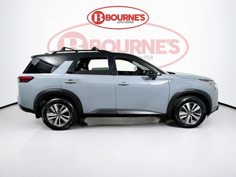 Used 2022 Nissan Pathfinder SL AWD/4WD image 11