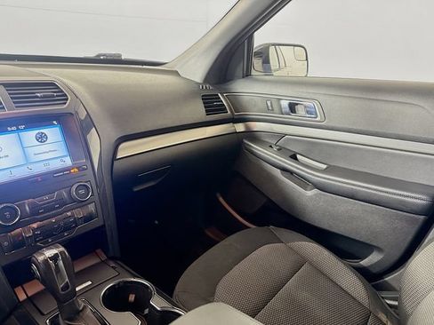 Used 2018 Ford Explorer XLT AWD/4WD image 23