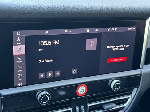 Certified 2025 Porsche Macan AWD/4WD image 20