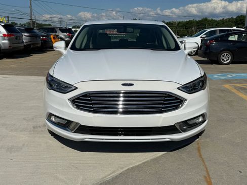 Used 2017 Ford Fusion SE FWD image 4