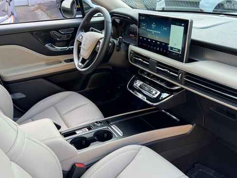 New 2026 Lincoln Corsair Premiere image 9