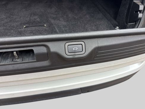 Used 2018 Land Rover Range Rover HSE image 12