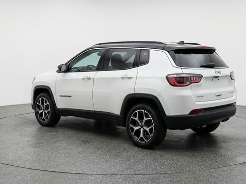 Used 2025 Jeep Compass Limited image 6