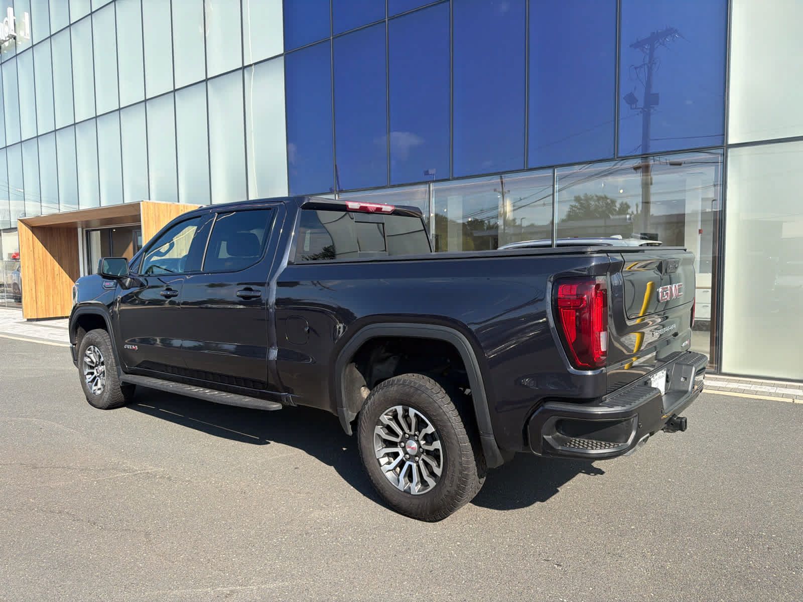 Used 2022 GMC Sierra 1500 AT4 w/ Technology Package AWD/4WD image 19