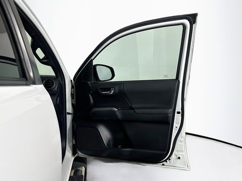 Used 2019 Toyota Tacoma TRD Sport image 30