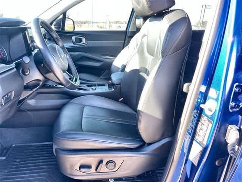 Used 2023 Kia Sorento S image 11