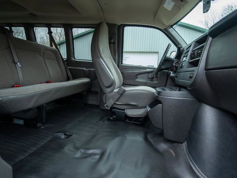 Used 2014 Chevrolet Express 3500 LS image 15