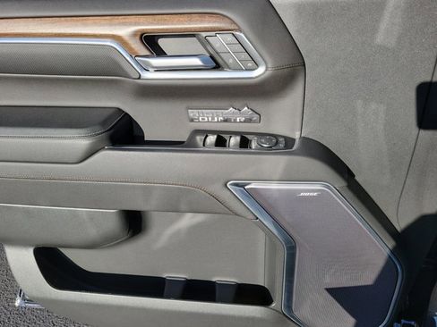 Used 2023 Chevrolet Silverado 1500 High Country w/ Technology Package image 28