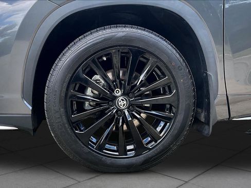 Used 2023 Toyota Highlander XSE AWD/4WD image 11