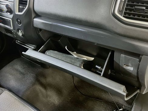 Used 2017 Nissan Titan S RWD image 32