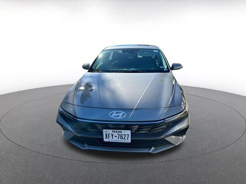 Used 2025 Hyundai Elantra SEL image 3