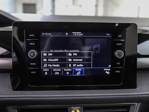 Used 2025 Volkswagen Taos SE AWD/4WD image 16