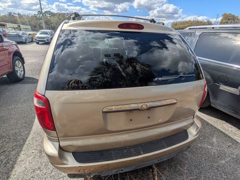 Used 2005 Chrysler Town & Country Touring w/ Luxury Group image 3