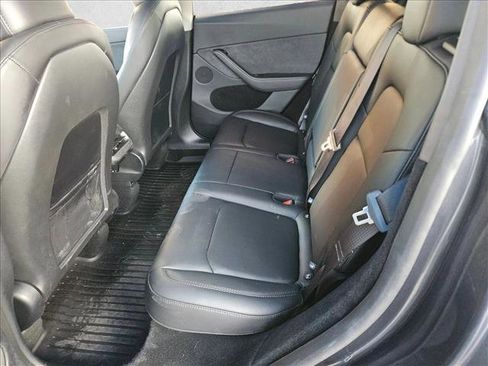 Used 2025 Tesla Model Y Long Range image 9