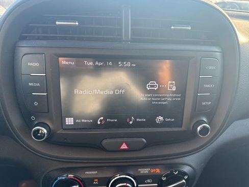 Used 2023 Kia Soul LX w/ LX Technology Package image 9