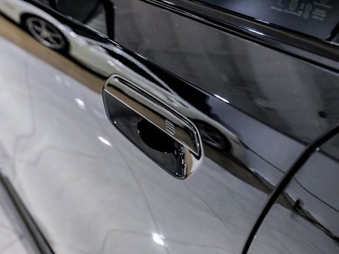 Used 2025 BMW M5 w/ Carbon Package image 39