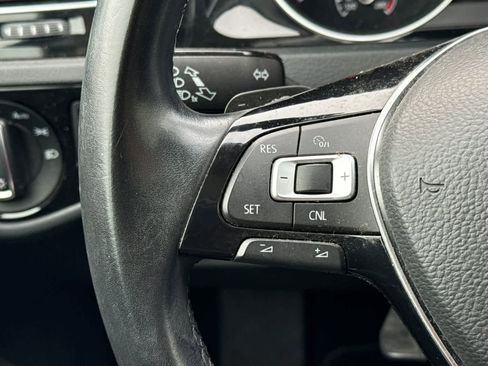 Used 2015 Volkswagen Golf 4-Door image 26