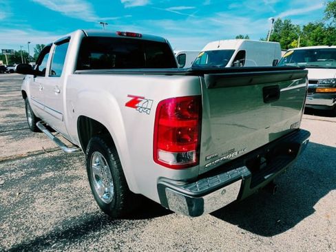 Used 2010 GMC Sierra 1500 SLE w/ All-Terrain Package AWD/4WD image 4