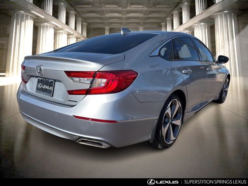 Used 2018 Honda Accord Touring image 4