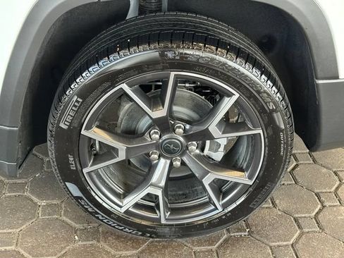 Used 2026 Jeep Cherokee Overland w/ Advanced Pro Tech Group AWD/4WD image 6