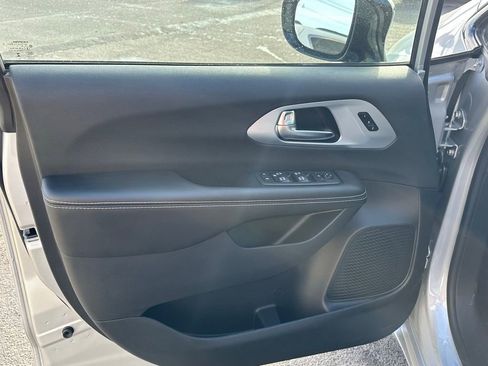 New 2026 Chrysler Pacifica Limited w/ S Appearance Package image 10