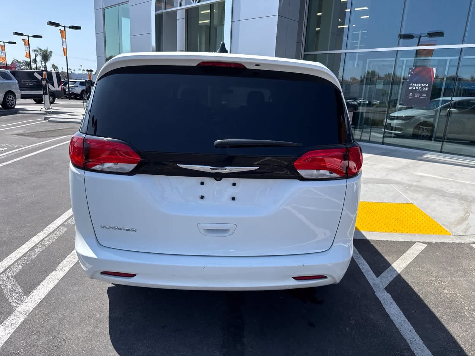Used 2022 Chrysler Voyager LX FWD image 15