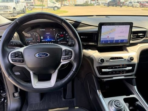 Used 2023 Ford Explorer XLT w/ Equipment Group 202A RWD image 13