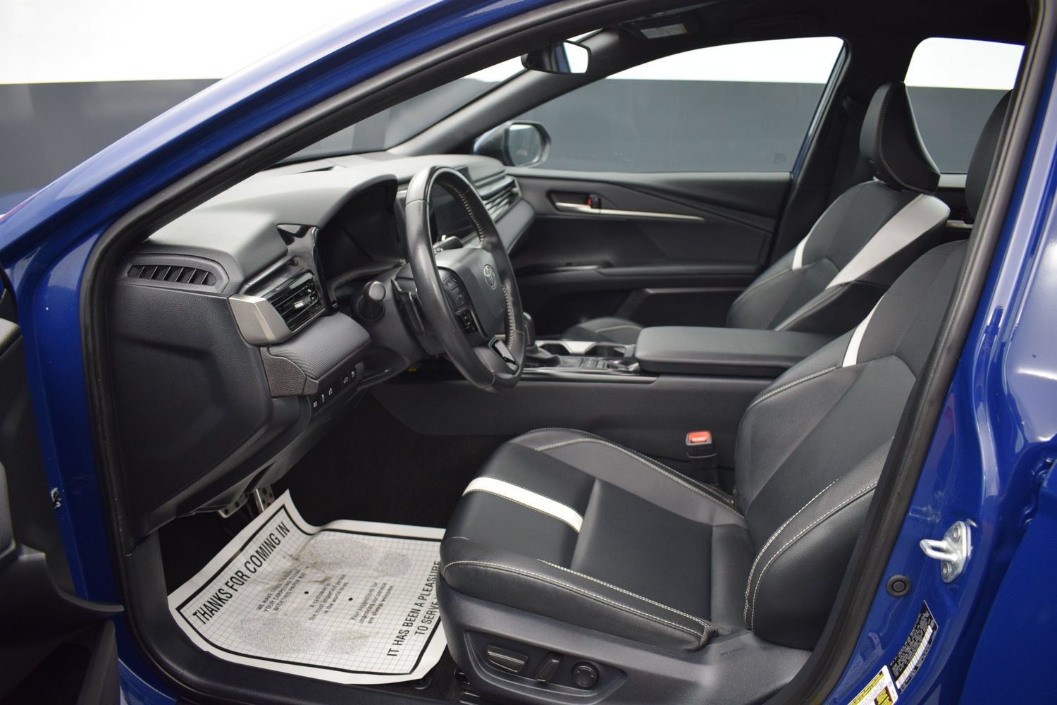 Used 2025 Toyota Camry SE FWD image 13