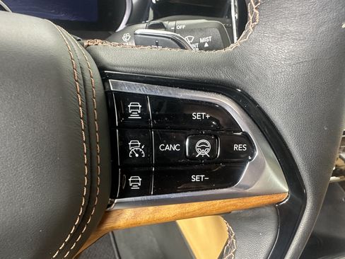 Certified 2024 Jeep Grand Cherokee Summit AWD/4WD image 16
