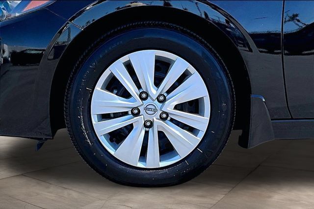Certified 2025 Nissan Sentra S FWD image 30