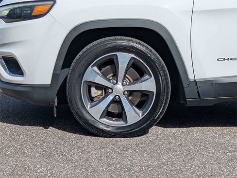 Used 2019 Jeep Cherokee Limited image 10