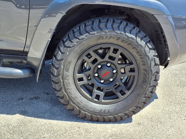 Used 2022 Toyota 4Runner SR5 Premium w/ Moonroof Package AWD/4WD image 10
