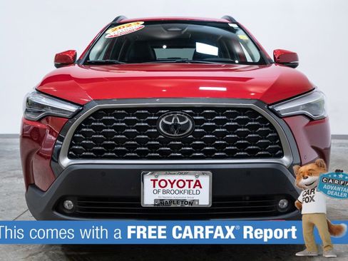 Certified 2023 Toyota Corolla Cross XLE image 2