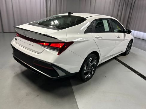 Used 2025 Hyundai Elantra Sport image 7