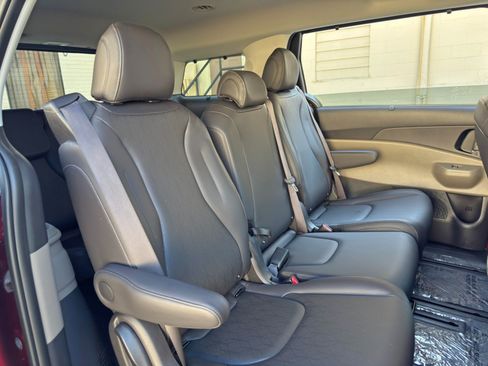 Used 2025 Kia Carnival EX FWD image 45