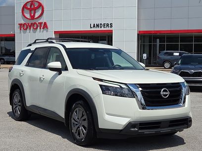 Used 2024 Nissan Pathfinder SV