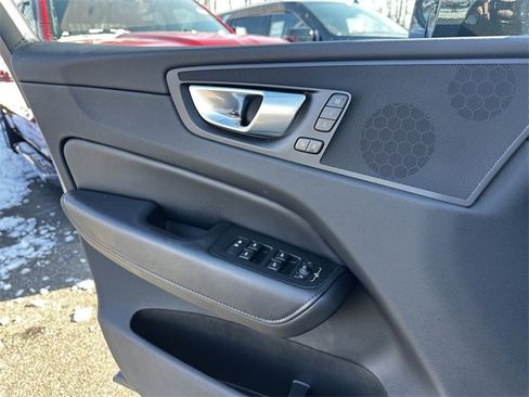 Used 2024 Volvo XC60 B5 Plus image 30