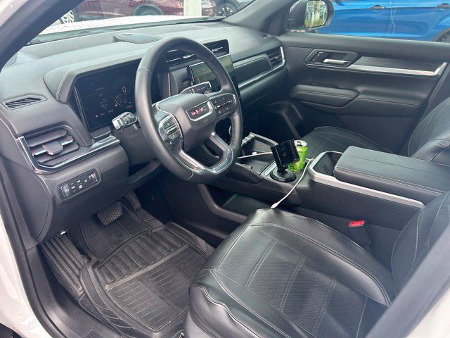 Used 2025 GMC Terrain Elevation w/ Elevation Premium Package AWD/4WD image 9