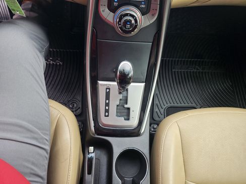 Used 2013 Hyundai Elantra Limited image 23