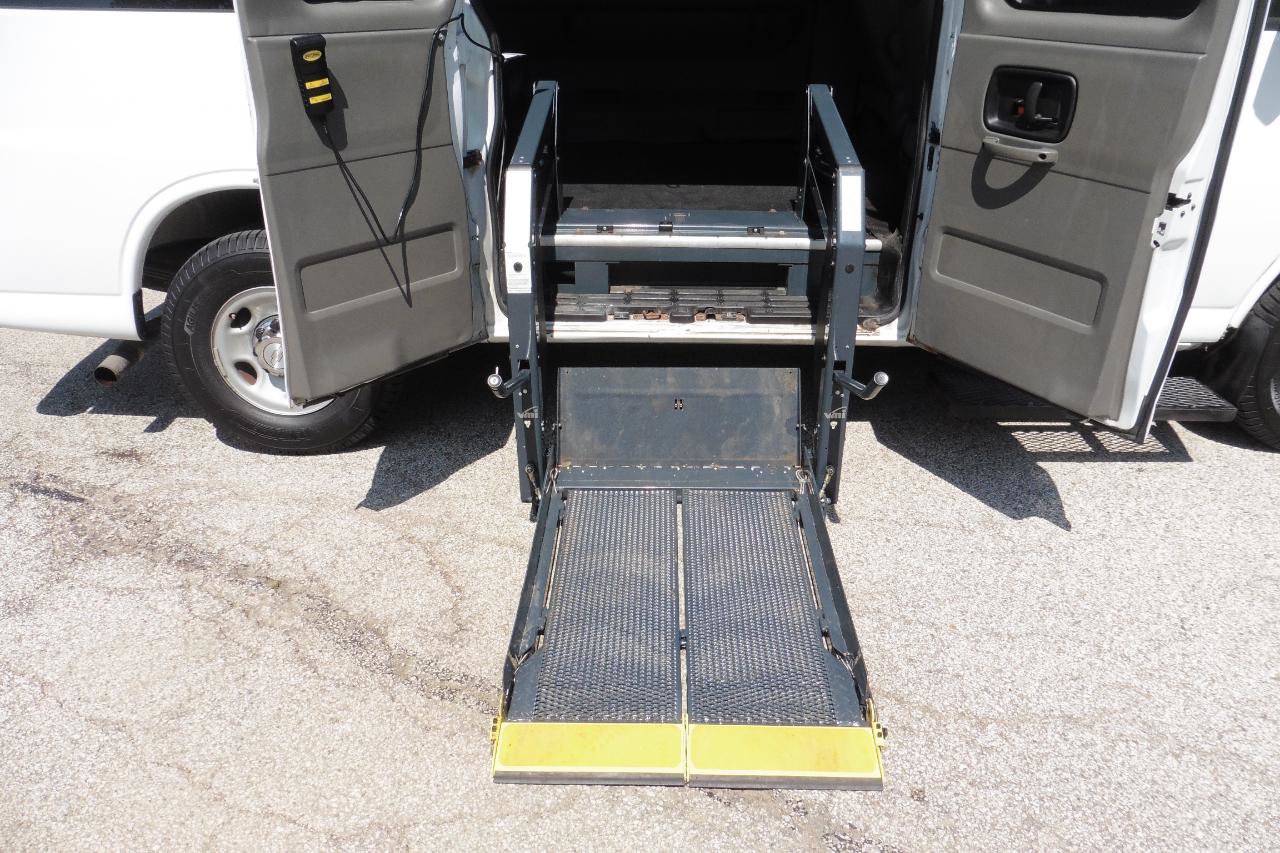Used 2017 Chevrolet Express 2500 LT w/ LT Preferred Equipment Group RWD image 18