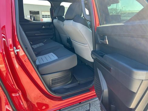 Used 2025 Toyota Tacoma TRD Off-Road image 21