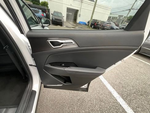 Used 2025 Kia Sportage EX image 29