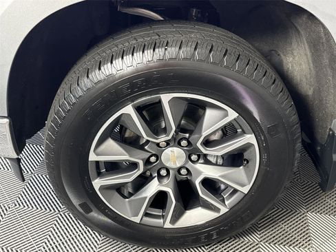 Used 2024 Chevrolet Silverado 1500 LT AWD/4WD image 11