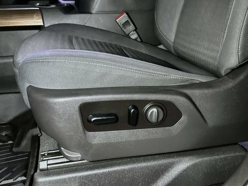Used 2021 Chevrolet Silverado 1500 LT Trail Boss w/ Convenience Package II AWD/4WD image 16