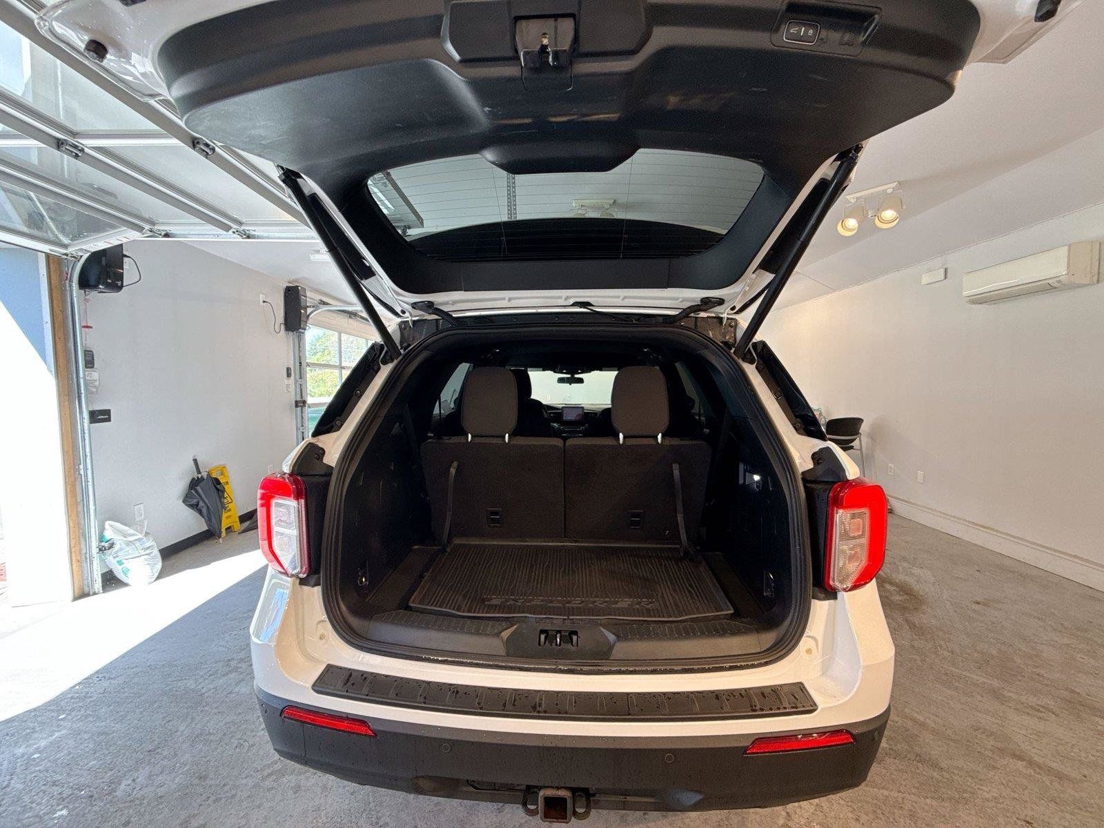 Used 2020 Ford Explorer XLT w/ Comfort Package AWD/4WD image 19