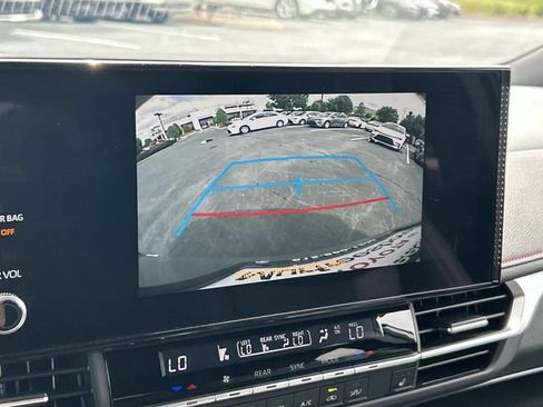 Used 2025 Toyota Sienna XSE AWD/4WD image 28
