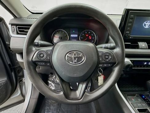 Used 2021 Toyota RAV4 LE image 11