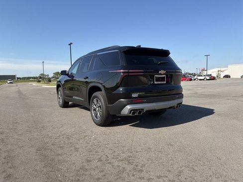 Used 2024 Chevrolet Traverse LT FWD image 4