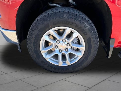 Used 2024 Chevrolet Silverado 1500 LT w/ Z71 Off-Road Package AWD/4WD image 11